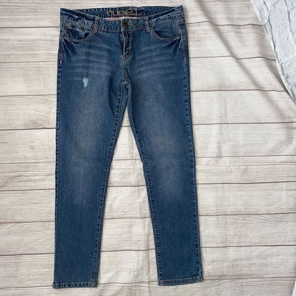 Rue 21 women cotton blend blue Jeans w/tapered leg size 11/12 short